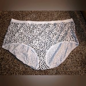 NWOT Cacique White and Black 🖤 Spotted Panties Sz. 26/28